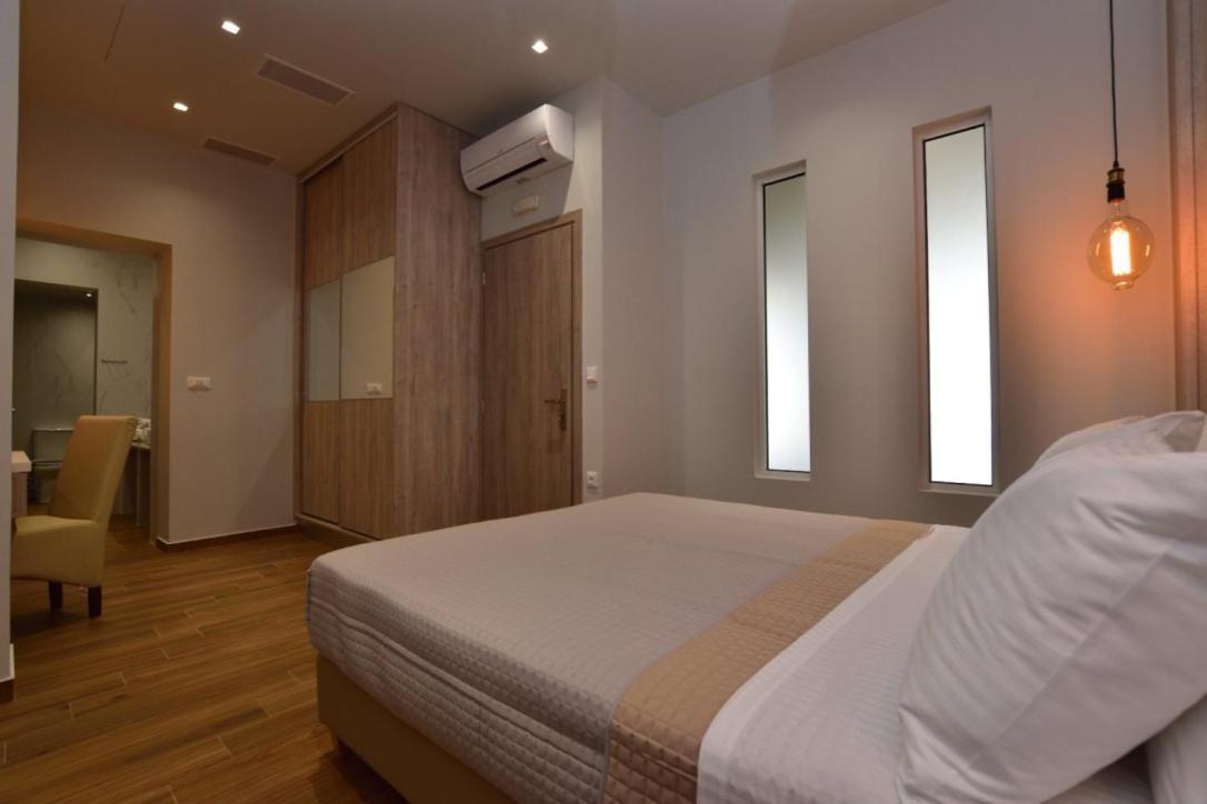 Gonis Grand Luxury Suite Palaiochora Exterior foto