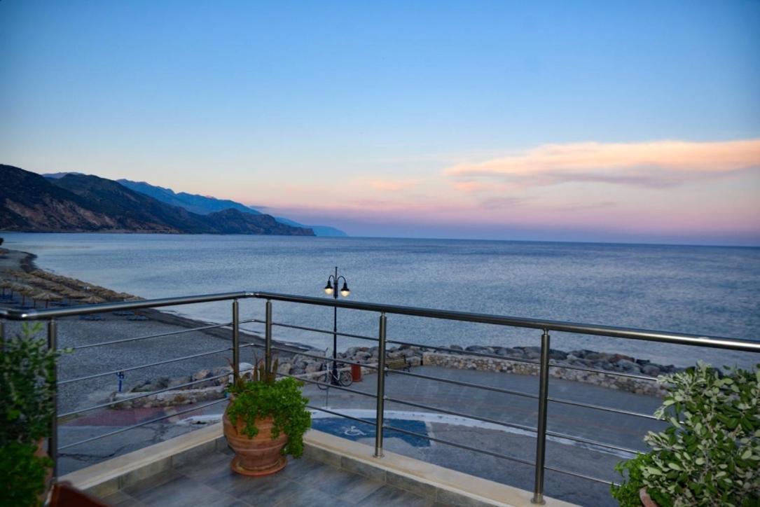 Gonis Grand Luxury Suite Palaiochora Exterior foto