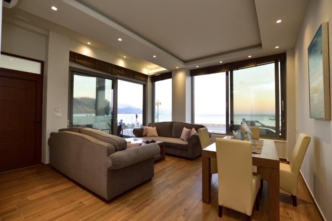 Gonis Grand Luxury Suite Palaiochora Exterior foto
